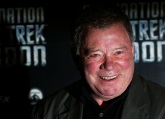 Ator que interpretava o Capitão Kirk faz viagem espacial