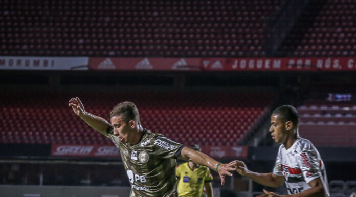 São Paulo apenas empata com o Coritiba e se complica na briga pelo título do Brasileirão