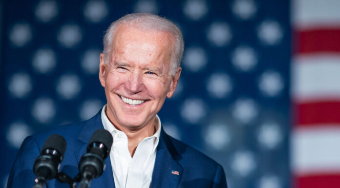 Biden reativa restrição de entradas no país