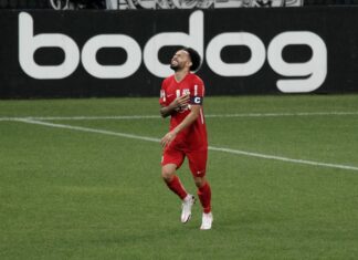 Jogando em casa, Corinthians joga mal e é superado pelo RB Bragantino pelo Brasileirão