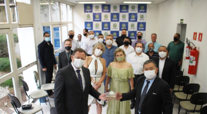 Doutor Sato assume como prefeito de Jandira e apresenta secretários