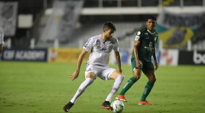 Em jogo de sete gols, Santos perde para o Goiás no Brasileirão