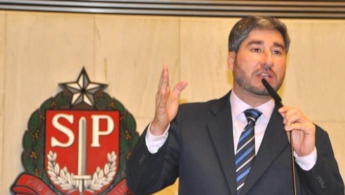 Justiça autoriza investigação contra deputado por assédio sexual em SP
