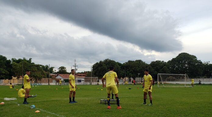 Quatro jogadores e presidente do Palmas morrem em acidente aéreo