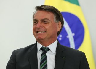 Em discurso, Bolsonaro cita possibilidade de novas trocas de comando