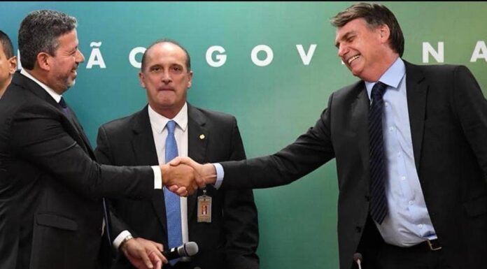 Bolsonaro parabeniza novos presidentes da Câmara e do Senado