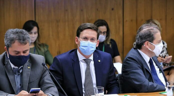 Bolsonaro nomeia deputado João Roma para o Ministério da Cidadania