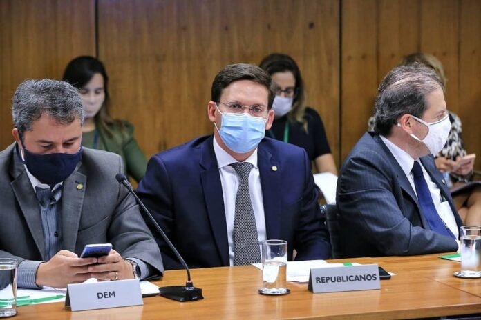 Bolsonaro nomeia deputado João Roma para o Ministério da Cidadania