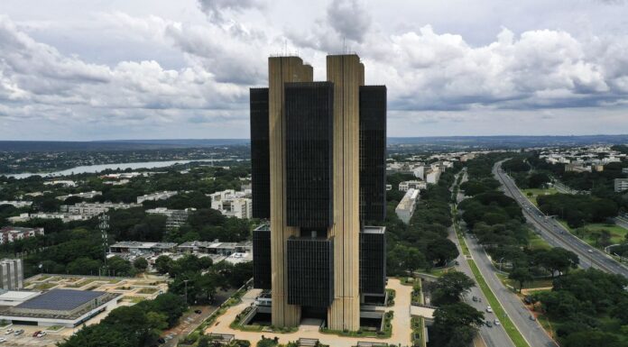 Câmara aprova texto-base de projeto que dá autonomia ao Banco Central