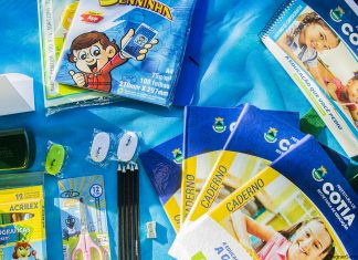 Estudantes da rede municipal de Cotia recebem kit de material escolar