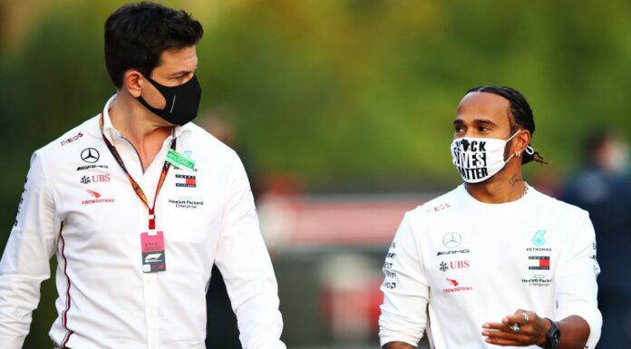 Hamilton chega a acordo com a Mercedes para temporada de 2021 na F1