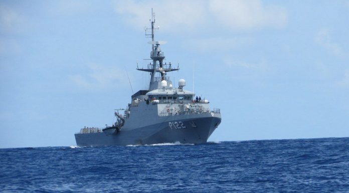Marinha e PF apreendem barco com cocaína na costa de Pernambuco