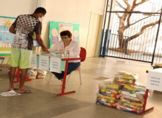 Prefeitura de Carapicuíba realiza entrega de kit merenda para alunos da rede municipal