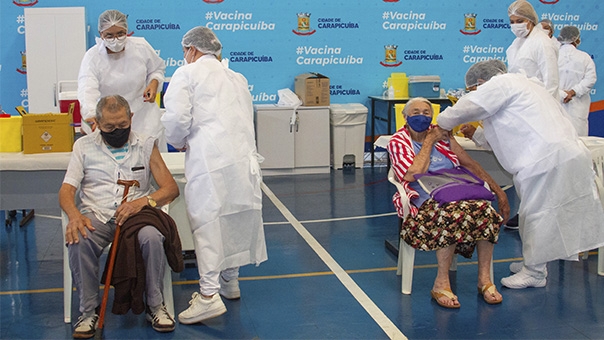 Prefeitura de Carapicuíba inicia vacinação em idosos acima de 85 anos