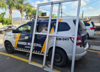 GCM recupera portas e prende homens que furtaram o antigo velório de Jandira