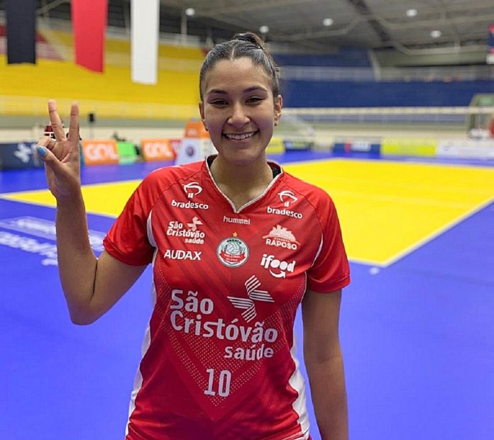 De Jandira para a principal competição de vôlei do país, Tainara completa 21 anos