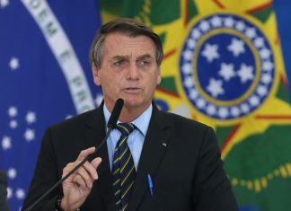 Bolsonaro assina decreto que cria Comitê de combate à pandemia