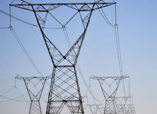 Bolsonaro sanciona lei que reduz efeitos da pandemia no setor elétrico