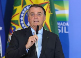 Bolsonaro zera PIS e Cofins do diesel e do gás de cozinha