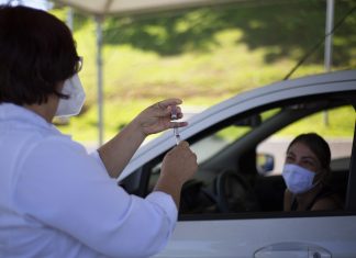 Cotia aplica segunda dose da vacina contra Covid-19 em ação exclusiva para trabalhadores da saúde e idosos acima de 90 anos