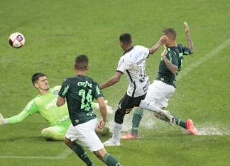 Desfalcados e molhados, Corinthians e Palmeiras não saem do empate