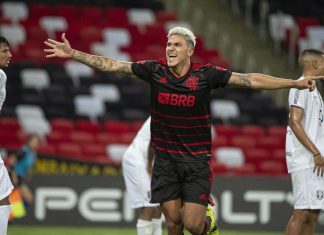 Flamengo supera Resende e assume liderança do Carioca