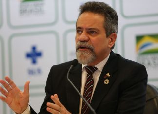 Covid-19: governo federal negocia 168 milhões de doses de vacina