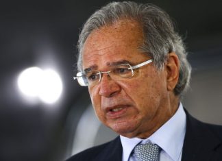 Guedes cita seguro-emprego para ajudar pequenas empresas na pandemia