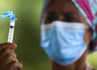 Juiz autoriza mais entidades privadas a importar vacinas contra covid