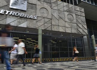 Petrobras anuncia redução do preço da gasolina nas refinarias