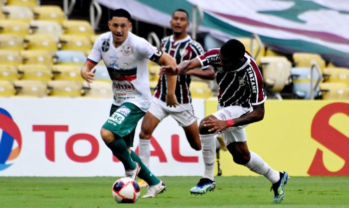 Portuguesa apronta contra outro grande e bate Fluminense no Carioca