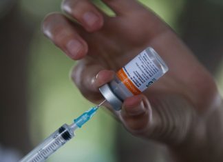 Primeira cidade a vacinar em massa encerra etapa de imunização