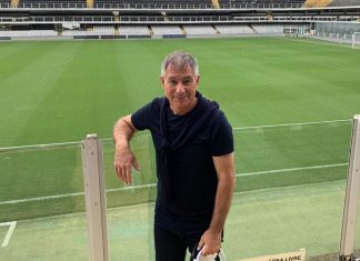 Santos apresenta oficialmente o técnico argentino Ariel Holan
