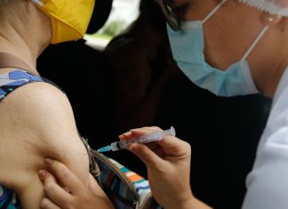 Saúde assina intenção de compra de vacinas da Pfizer e da Janssen