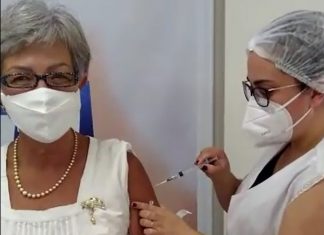 “Foi o melhor presente que eu poderia ganhar”, disse moradora de Cotia vacinada contra a Covid-19