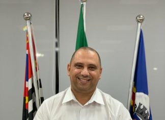 Marcos Tonho concede gratificação aos profissionais de linha de frente contra a Covid-19 e adianta feriados municipais