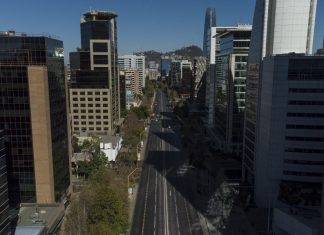 Chile chega a 1 milhão de casos de covid-19 e fecha fronteiras