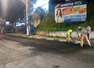 Estrada do Embu em Cotia passa por obras de recapeamento