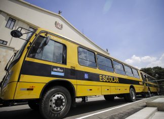 Educação SP entrega ônibus escolares para cidades do interior paulista