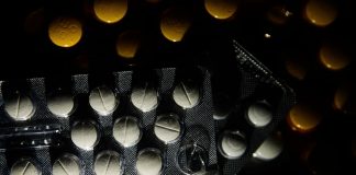 Anvisa alerta para riscos da automedicação