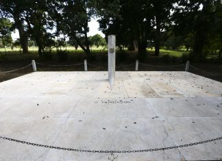 Monumento histórico, túmulo vazio de JK reina solitário no cemitério