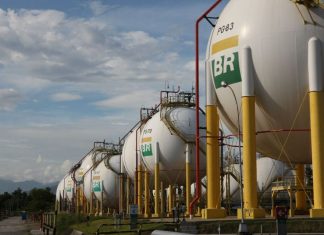 Petrobras anuncia aumento de 39% no gás natural para distribuidoras