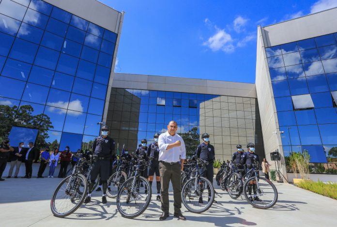 Prefeito Marcos Tonho anuncia a entrega de bicicletas para a realização de patrulhamento da GMC pelas ruas de Santana de Parnaíba (2)