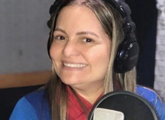 Dubladora de “iCarly” e “Harry Potter” morre aos 46 anos no RJ