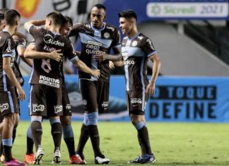 Corinthians vence Santos na Vila Belmiro