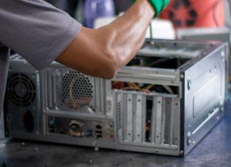 Programa conserta e doa computadores a escolas e bibliotecas