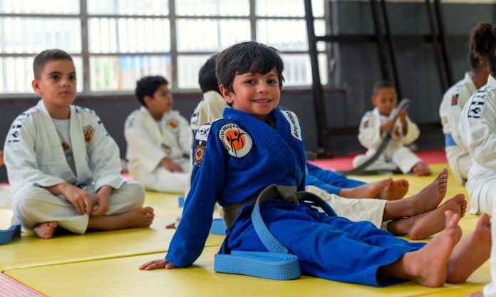Ação busca ajudar famílias de alunos de projeto esportivo na pandemia