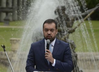 Cláudio Castro toma posse como governador efetivo do Rio