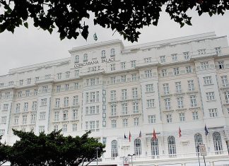 Copacabana Palace é multado em R$ 15 mil por festa com aglomeração
