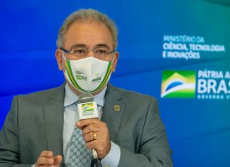 Ministro anuncia aquisição de 4,5 milhões de kits para intubação